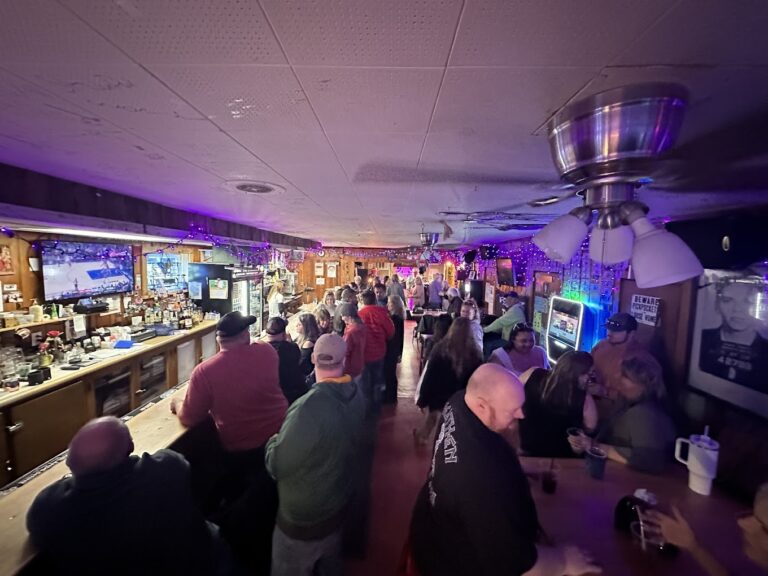 Shawnas Bar Grill 1 768x576